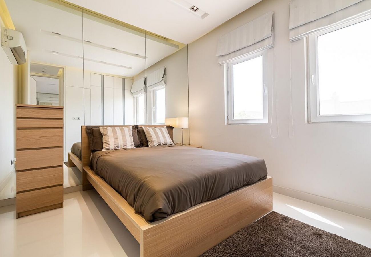 Вилла на Dubai -  Luxury Villa in The Springs with Private Garden 