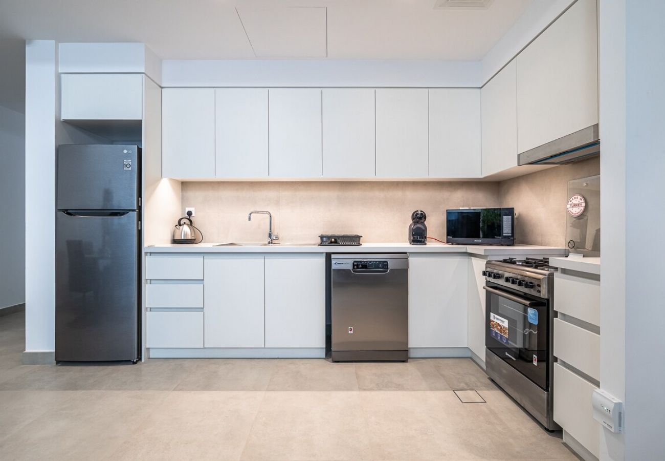 Апартаменты на Dubai - HHH - Spacious 2BDR Apartment  / Lagoons View / Close to the Airport 