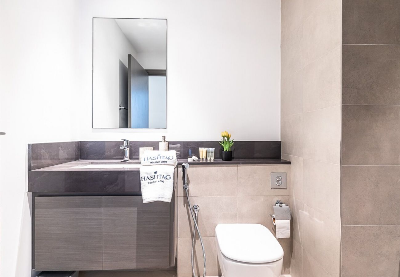 Апартаменты на Dubai - HHH - Spacious 2BDR Apartment  / Lagoons View / Close to the Airport 