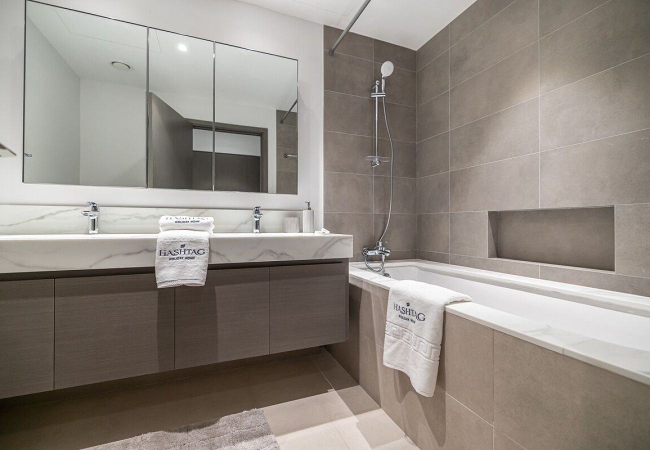 Апартаменты на Dubai - HHH - Spacious 2BDR Apartment  / Lagoons View / Close to the Airport 