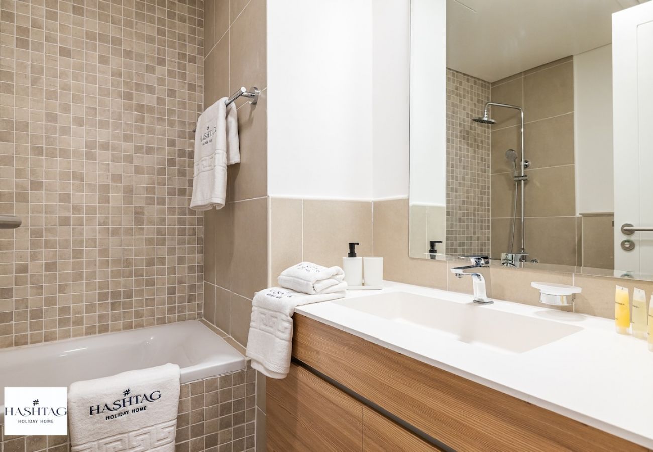 Апартаменты на Dubai - Modern 2BDR Apartment in Jumeirah Golf Estates 