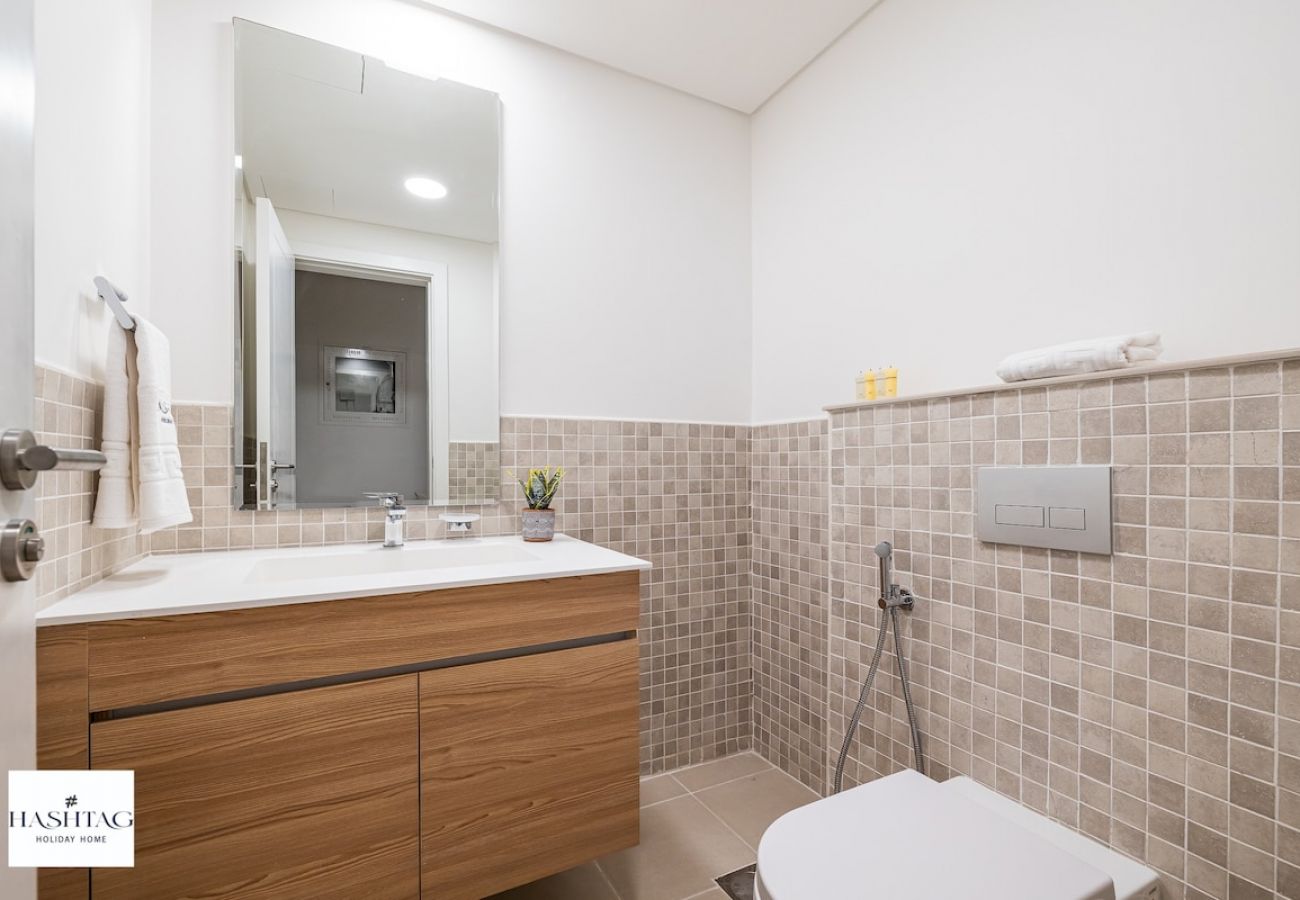 Апартаменты на Dubai - Modern 2BDR Apartment in Jumeirah Golf Estates 
