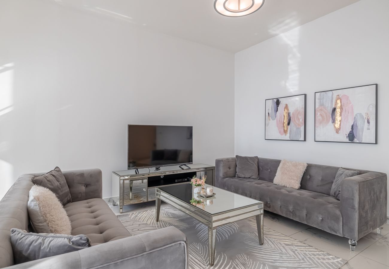 Апартаменты на Dubai - Spacious  3BDR + maid room / Business Bay /Noora Tower 
