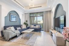 Апартаменты на Dubai - Tajer Residence, Old Town Island