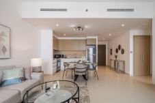 Апартаменты на Dubai - Newly furnished 1BDR Apartment in Creek Harbour / 17 Icon Bay