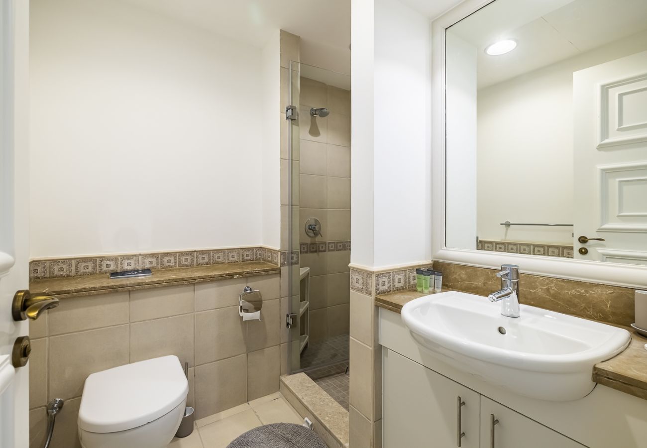 Апартаменты на Dubai - Spacious 2-Bedroom Apartment with Balcony on The Palm – Golden Mile