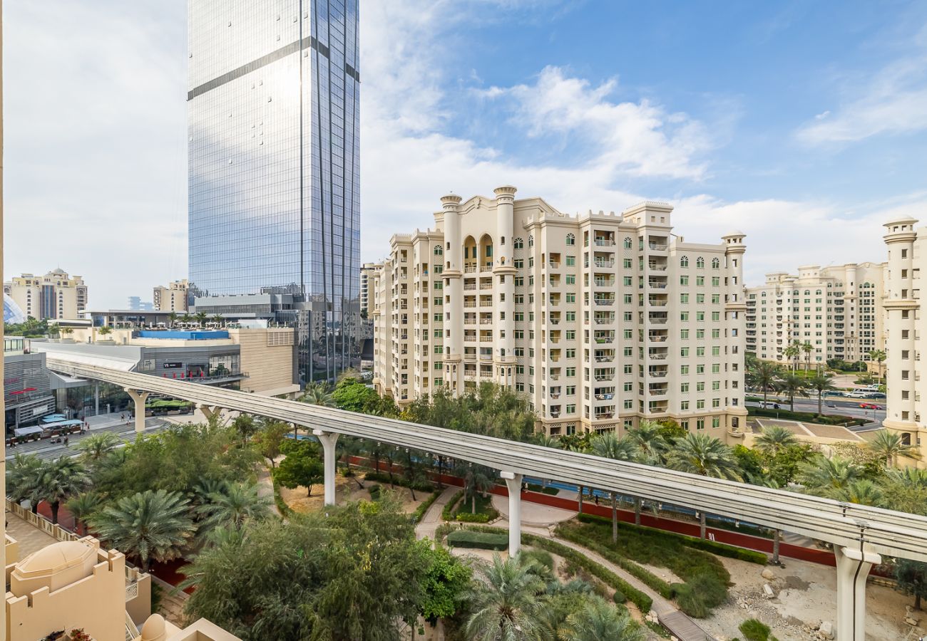 Апартаменты на Dubai - Spacious 2-Bedroom Apartment with Balcony on The Palm – Golden Mile