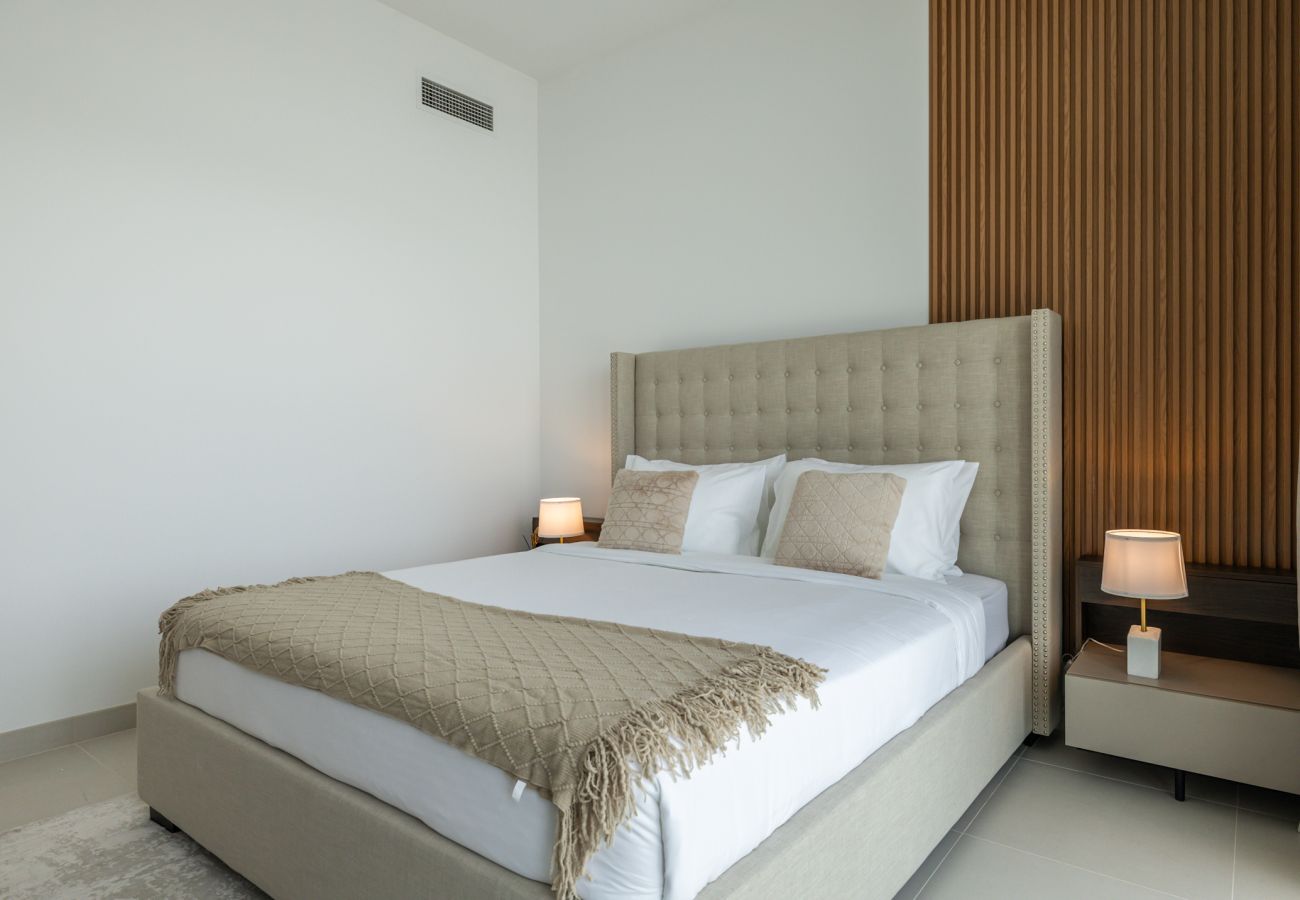 Апартаменты на Dubai - Luxurious 2-Bedroom Apartment with Burj Khalifa & Waterfront Views 