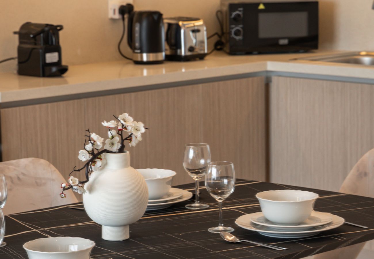 Апартаменты на Dubai - Luxurious 2-Bedroom Apartment with Burj Khalifa & Waterfront Views 