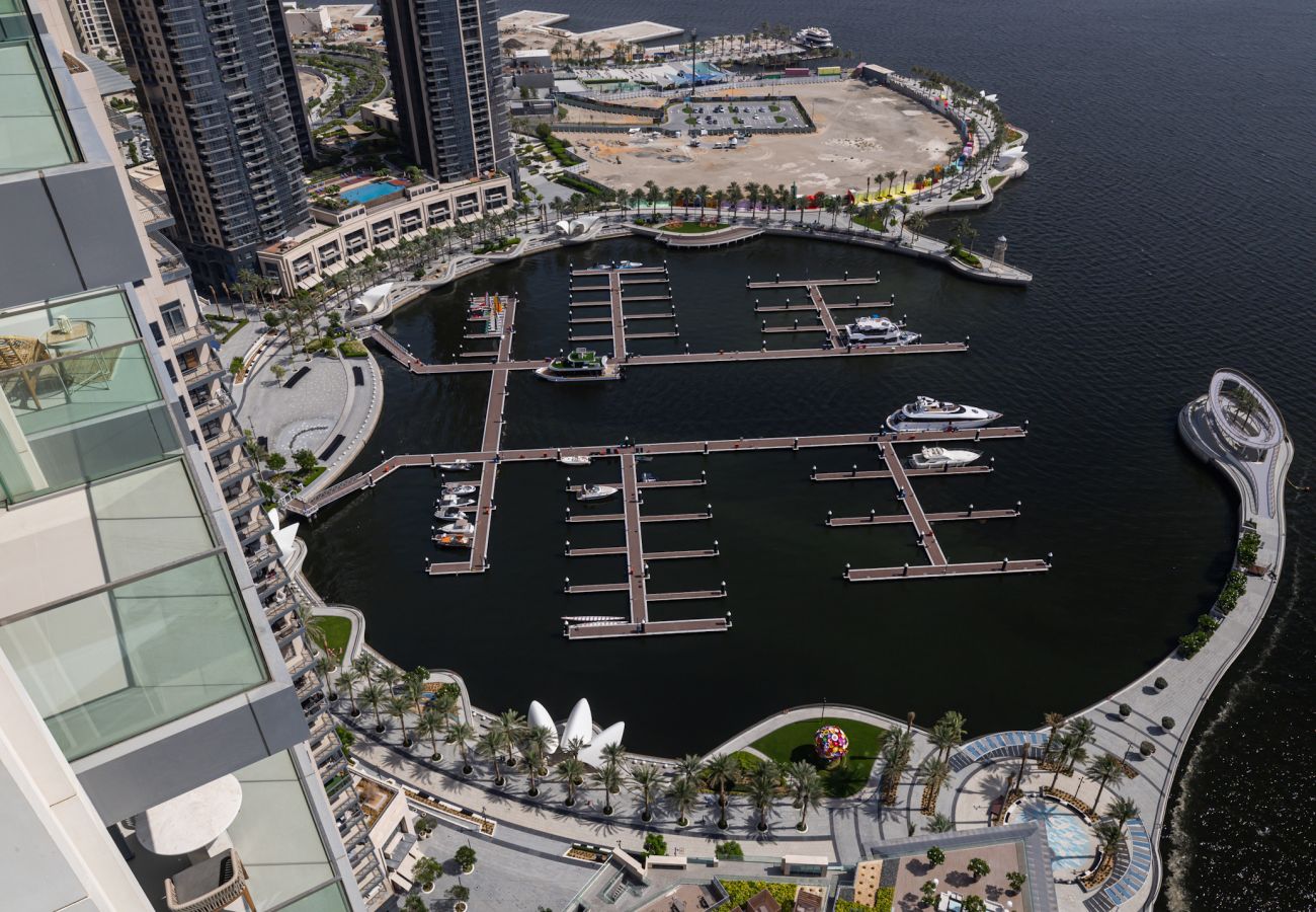 Апартаменты на Dubai - Luxurious 2-Bedroom Apartment with Burj Khalifa & Waterfront Views 