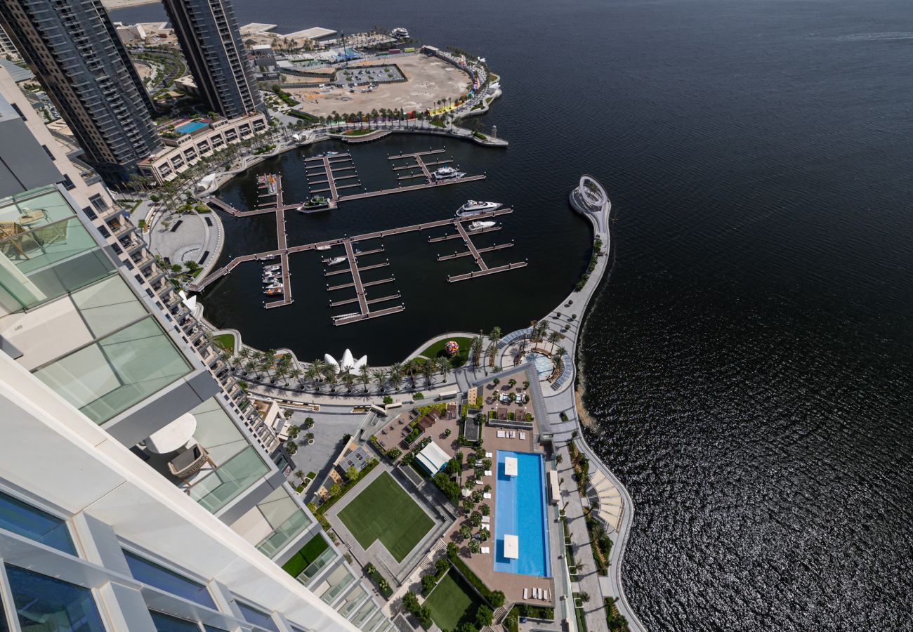 Апартаменты на Dubai - Luxurious 2-Bedroom Apartment with Burj Khalifa & Waterfront Views 