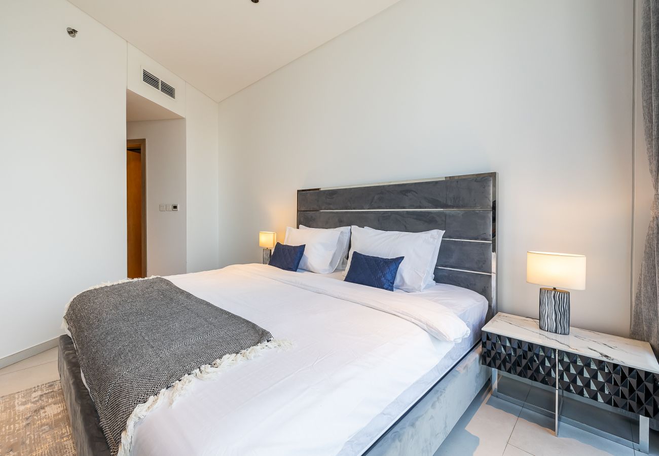 Апартаменты на Dubai - Spacious 3-Bedroom Apartment with Maid’s Room & Burj Khalifa Views – Business Bay