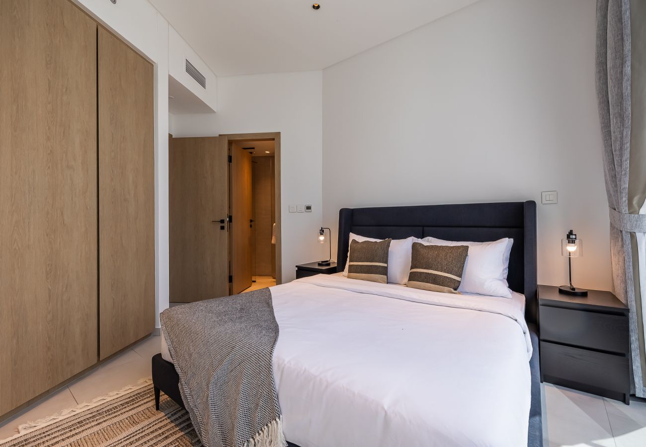 Апартаменты на Dubai - Spacious 3-Bedroom Apartment with Maid’s Room & Burj Khalifa Views – Business Bay