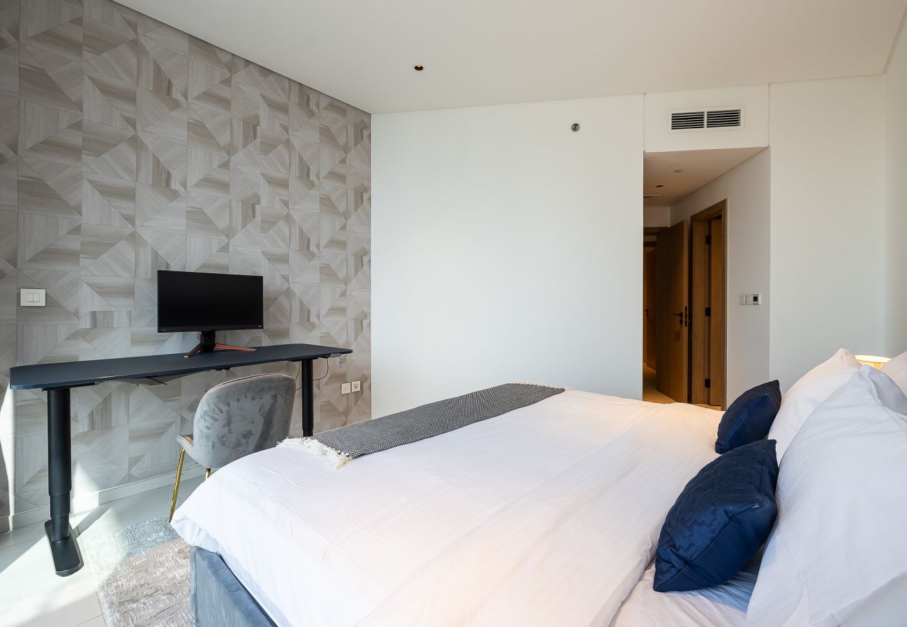 Апартаменты на Dubai - Spacious 3-Bedroom Apartment with Maid’s Room & Burj Khalifa Views – Business Bay