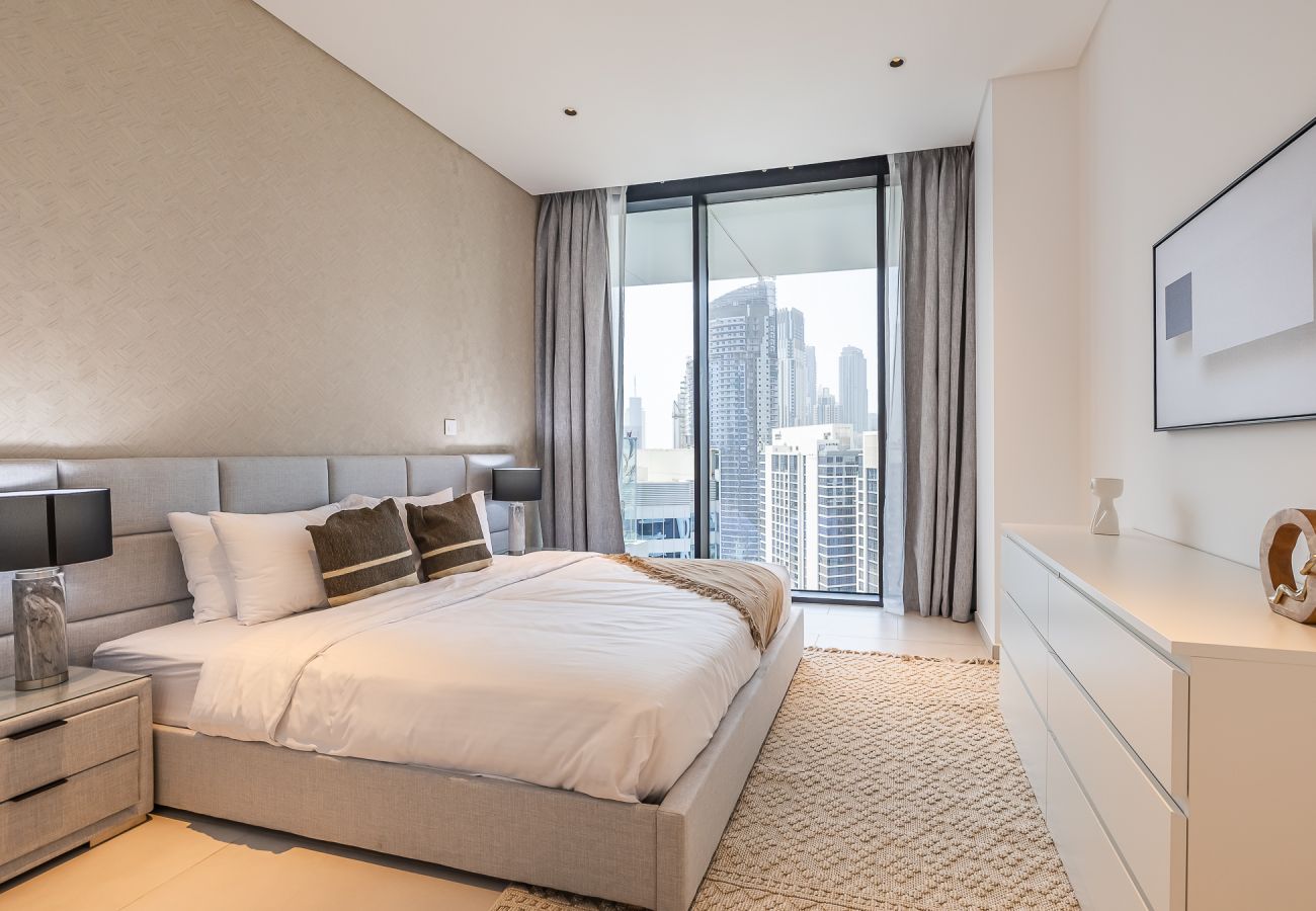 Апартаменты на Dubai - Spacious 3-Bedroom Apartment with Maid’s Room & Burj Khalifa Views – Business Bay