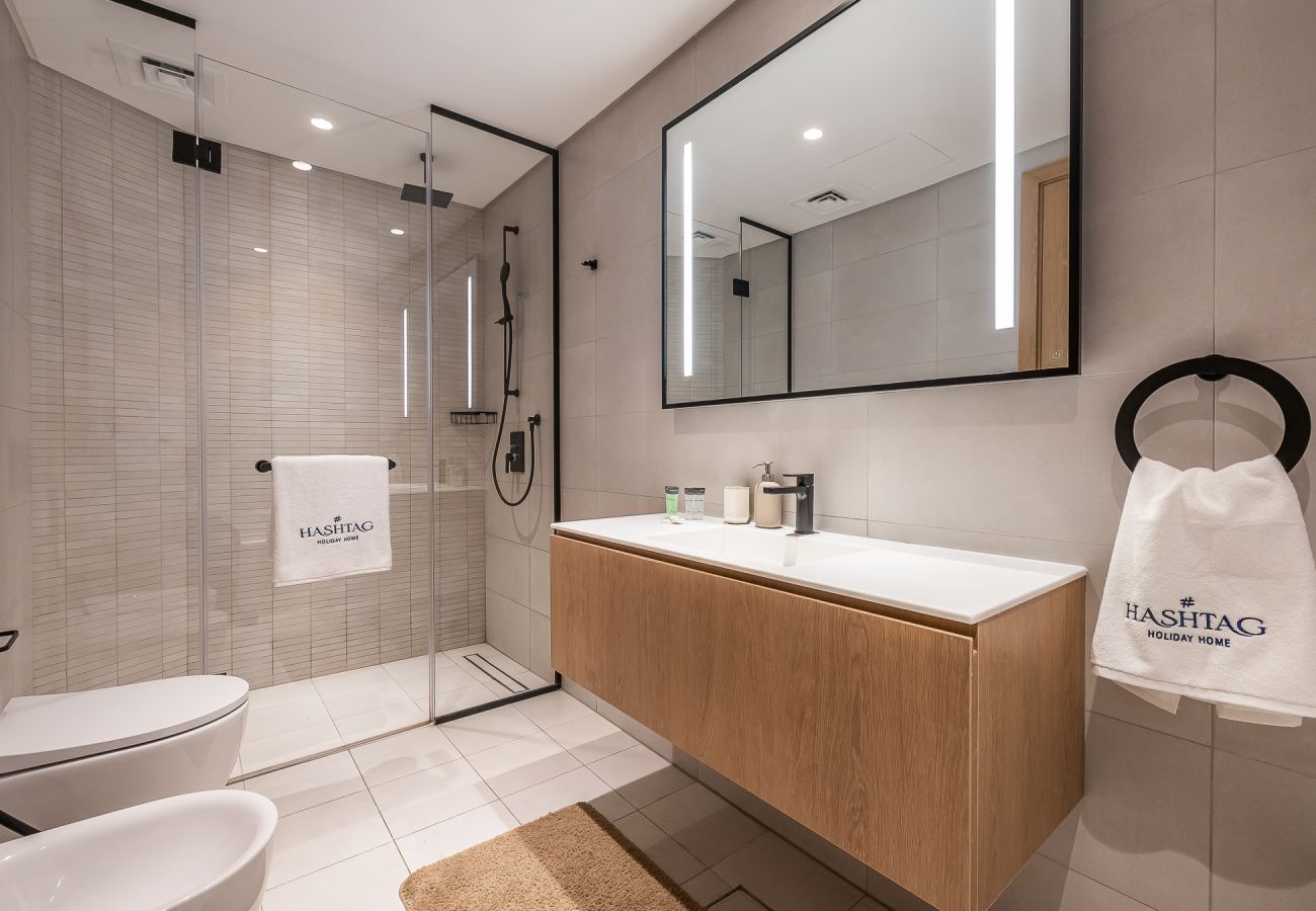 Апартаменты на Dubai - Spacious 3-Bedroom Apartment with Maid’s Room & Burj Khalifa Views – Business Bay
