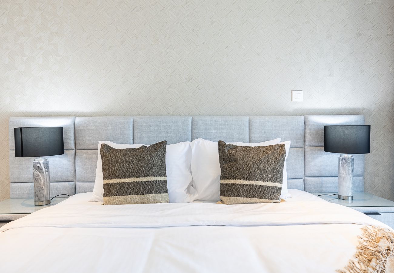 Апартаменты на Dubai - Spacious 3-Bedroom Apartment with Maid’s Room & Burj Khalifa Views – Business Bay