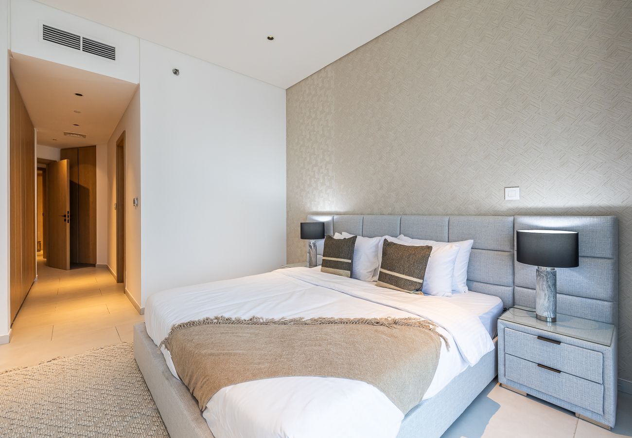Апартаменты на Dubai - Spacious 3-Bedroom Apartment with Maid’s Room & Burj Khalifa Views – Business Bay