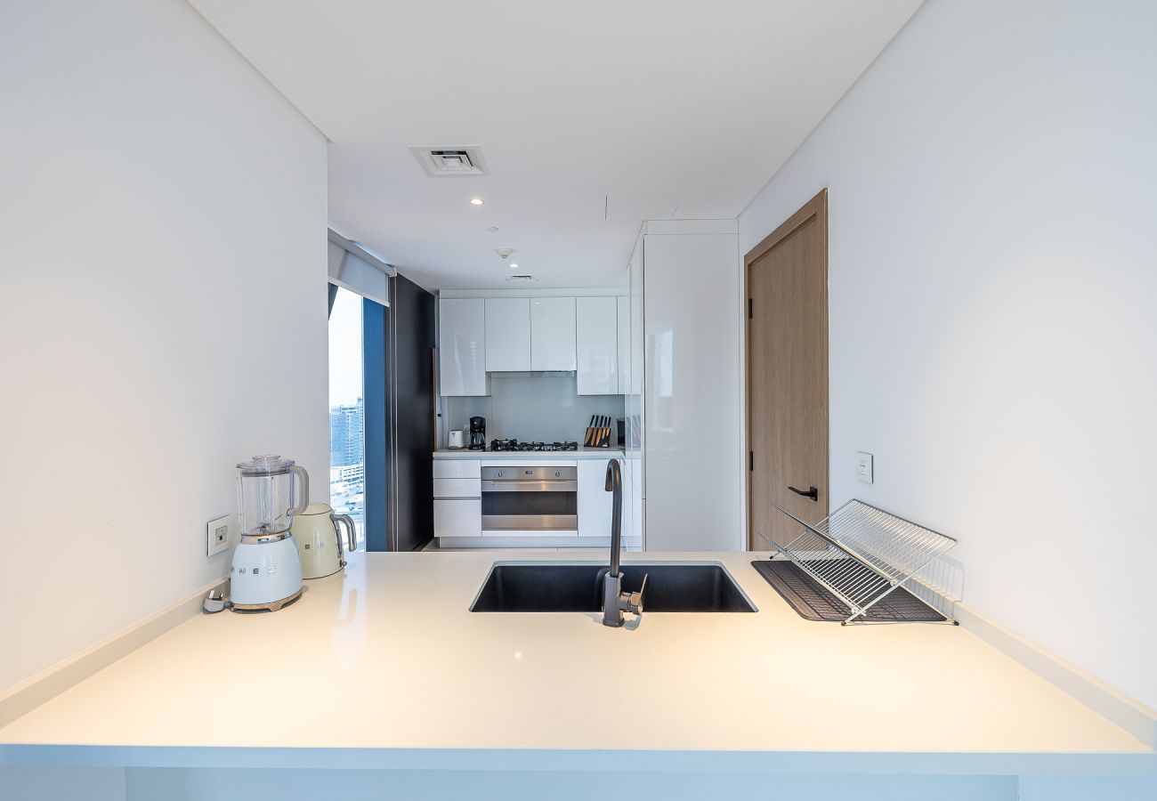 Апартаменты на Dubai - Spacious 3-Bedroom Apartment with Maid’s Room & Burj Khalifa Views – Business Bay