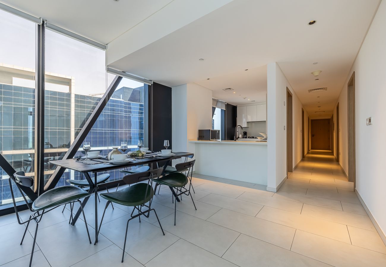 Апартаменты на Dubai - Spacious 3-Bedroom Apartment with Maid’s Room & Burj Khalifa Views – Business Bay