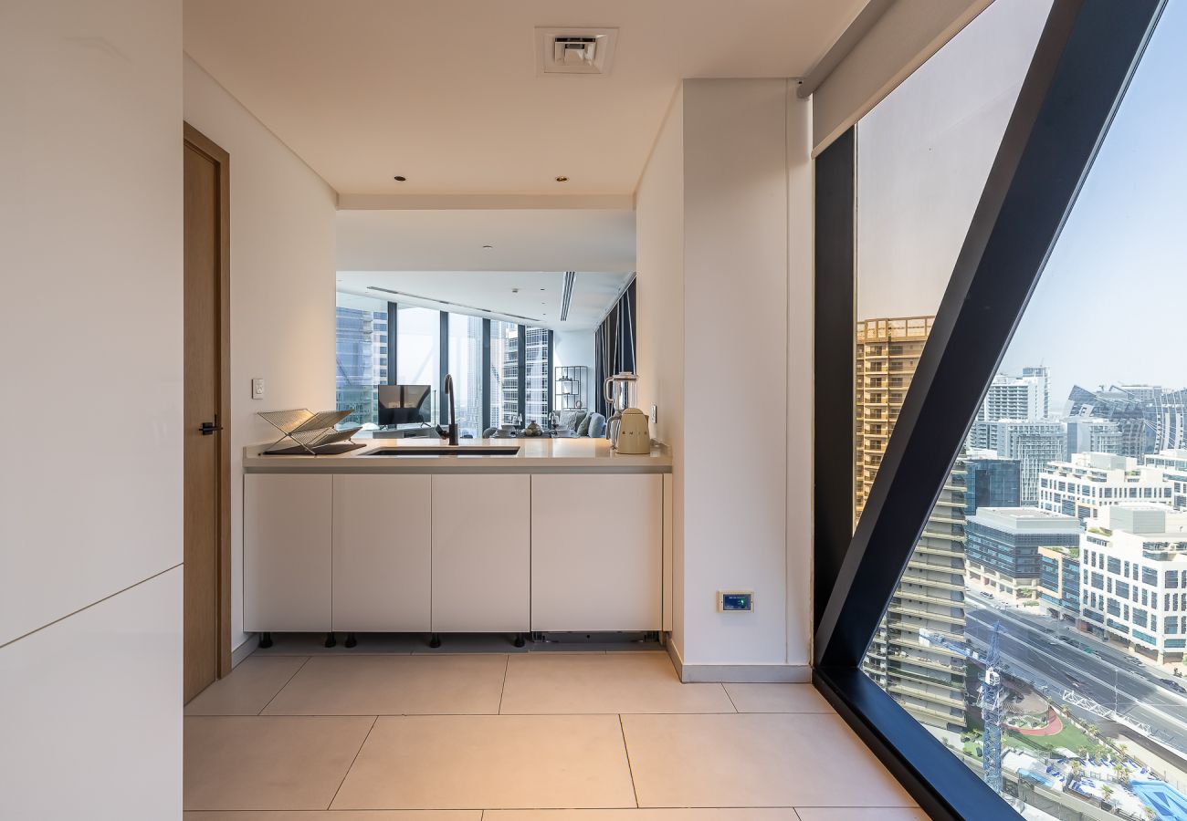 Апартаменты на Dubai - Spacious 3-Bedroom Apartment with Maid’s Room & Burj Khalifa Views – Business Bay