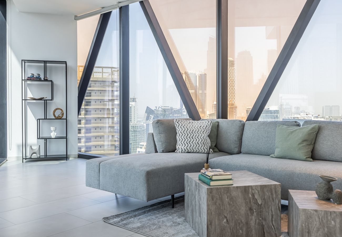 Апартаменты на Dubai - Spacious 3-Bedroom Apartment with Maid’s Room & Burj Khalifa Views – Business Bay