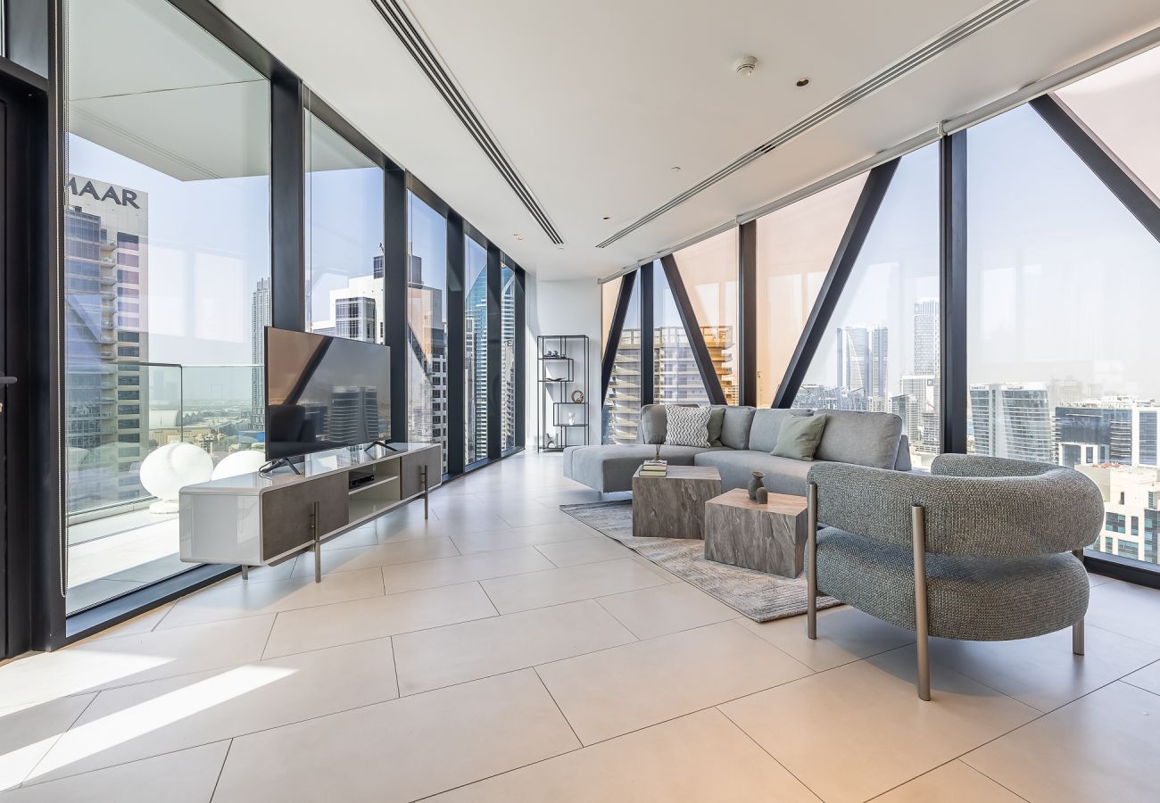 Апартаменты на Dubai - Spacious 3-Bedroom Apartment with Maid’s Room & Burj Khalifa Views – Business Bay