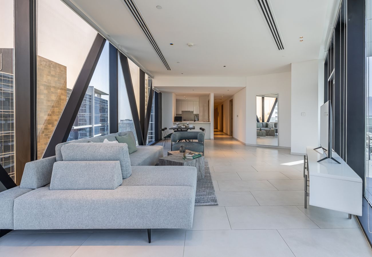Апартаменты на Dubai - Spacious 3-Bedroom Apartment with Maid’s Room & Burj Khalifa Views – Business Bay