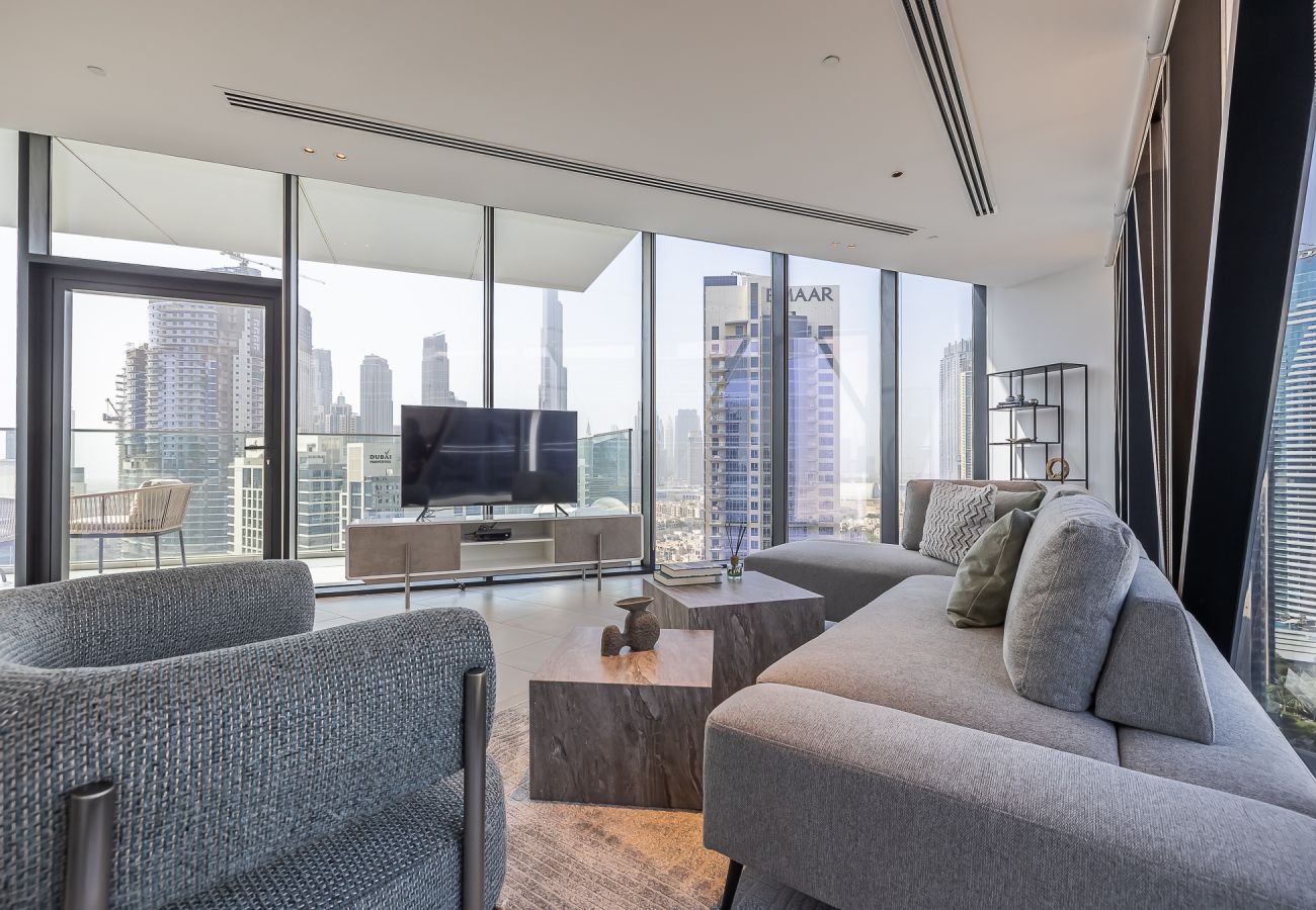 Апартаменты на Dubai - Spacious 3-Bedroom Apartment with Maid’s Room & Burj Khalifa Views – Business Bay