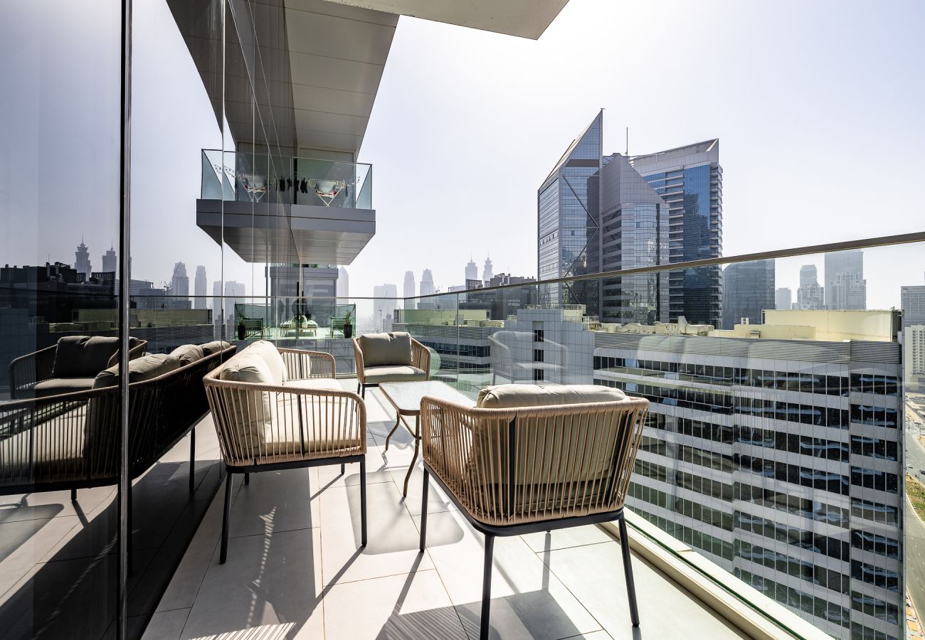 Апартаменты на Dubai - Spacious 3-Bedroom Apartment with Maid’s Room & Burj Khalifa Views – Business Bay