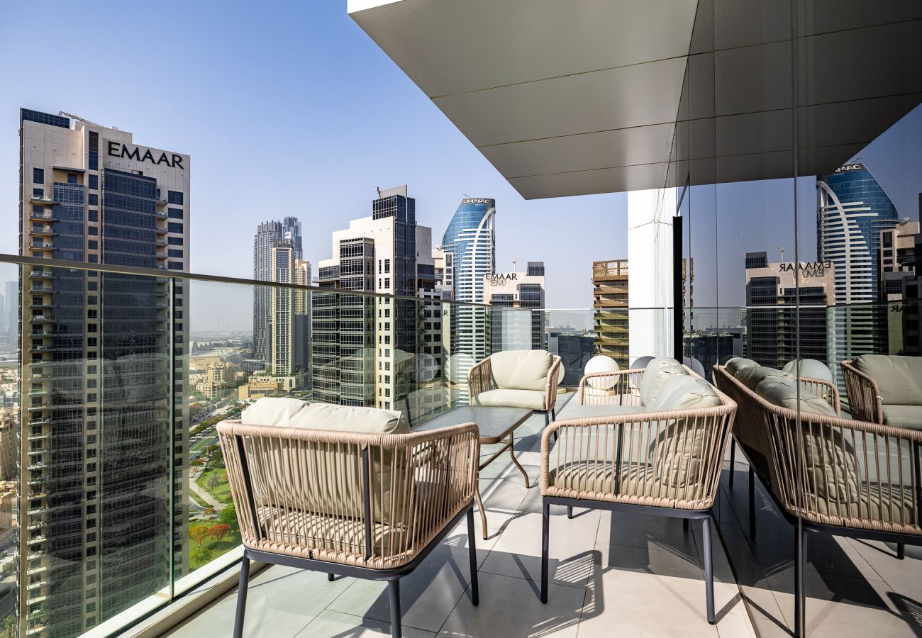 Апартаменты на Dubai - Spacious 3-Bedroom Apartment with Maid’s Room & Burj Khalifa Views – Business Bay