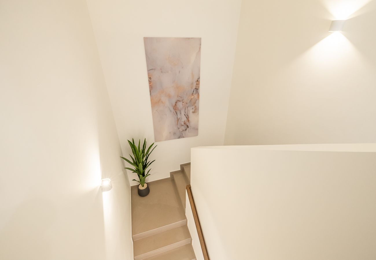 Таунхаус на Dubai - Elegant villa with 3 BDR I Maid Room I Garden /B51
