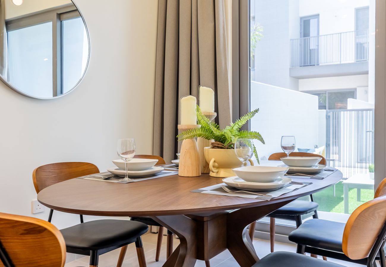 Таунхаус на Dubai - Elegant villa with 3 BDR I Maid Room I Garden /B51