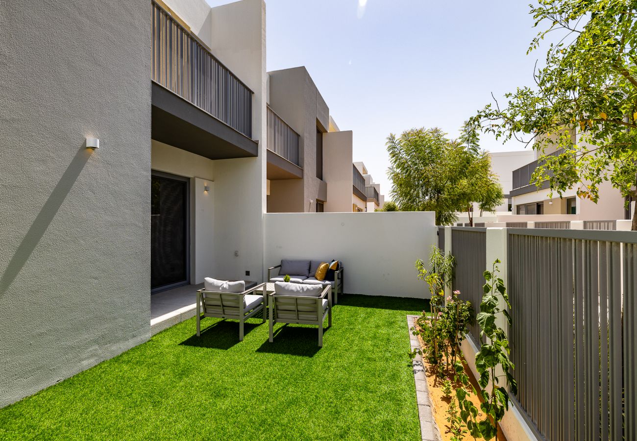 Таунхаус на Dubai - Elegant villa with 3 BDR I Maid Room I Garden /B51