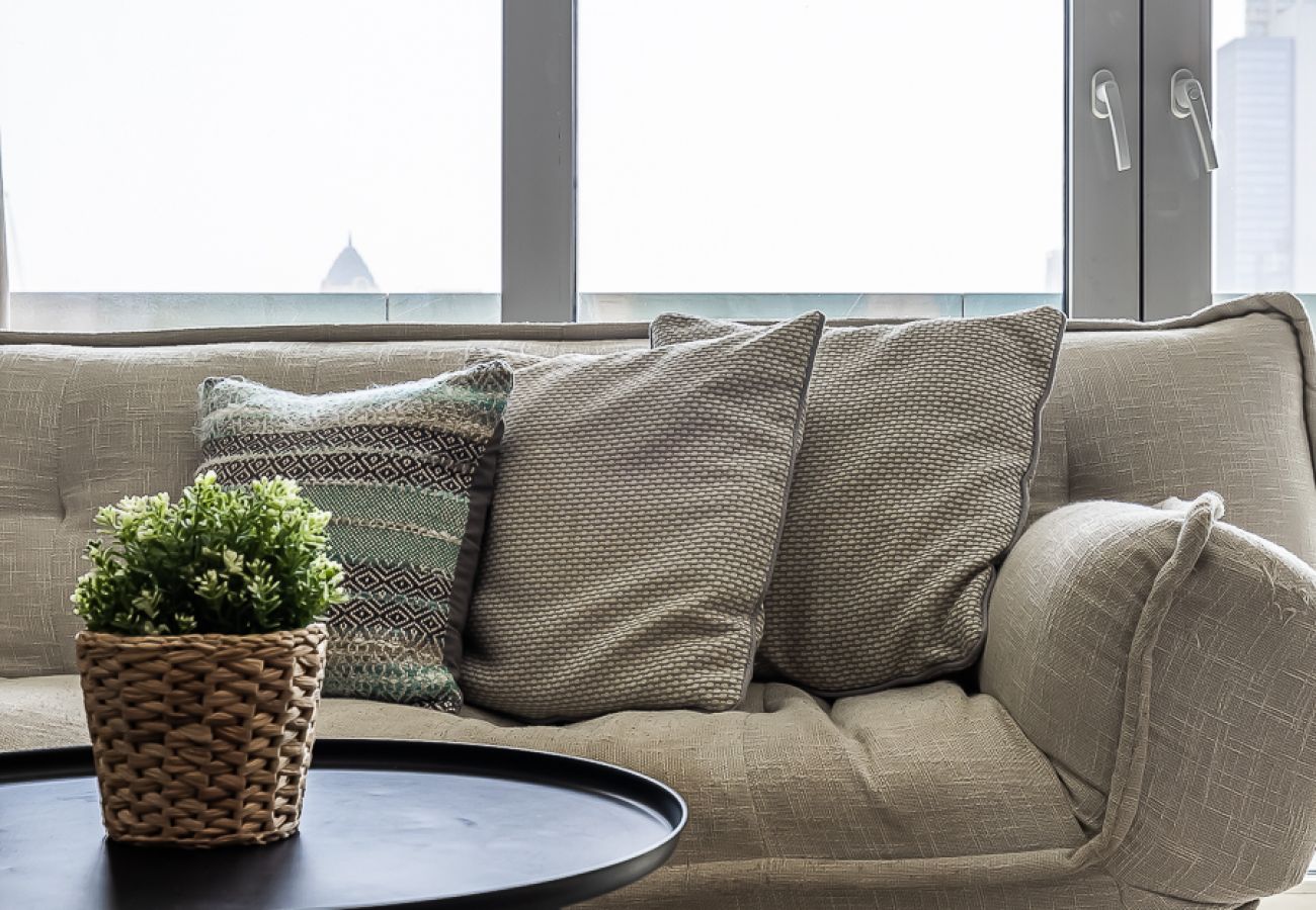 Апартаменты на Dubai - Studio Next to Burj Khalifa / Large Balcony With City View
