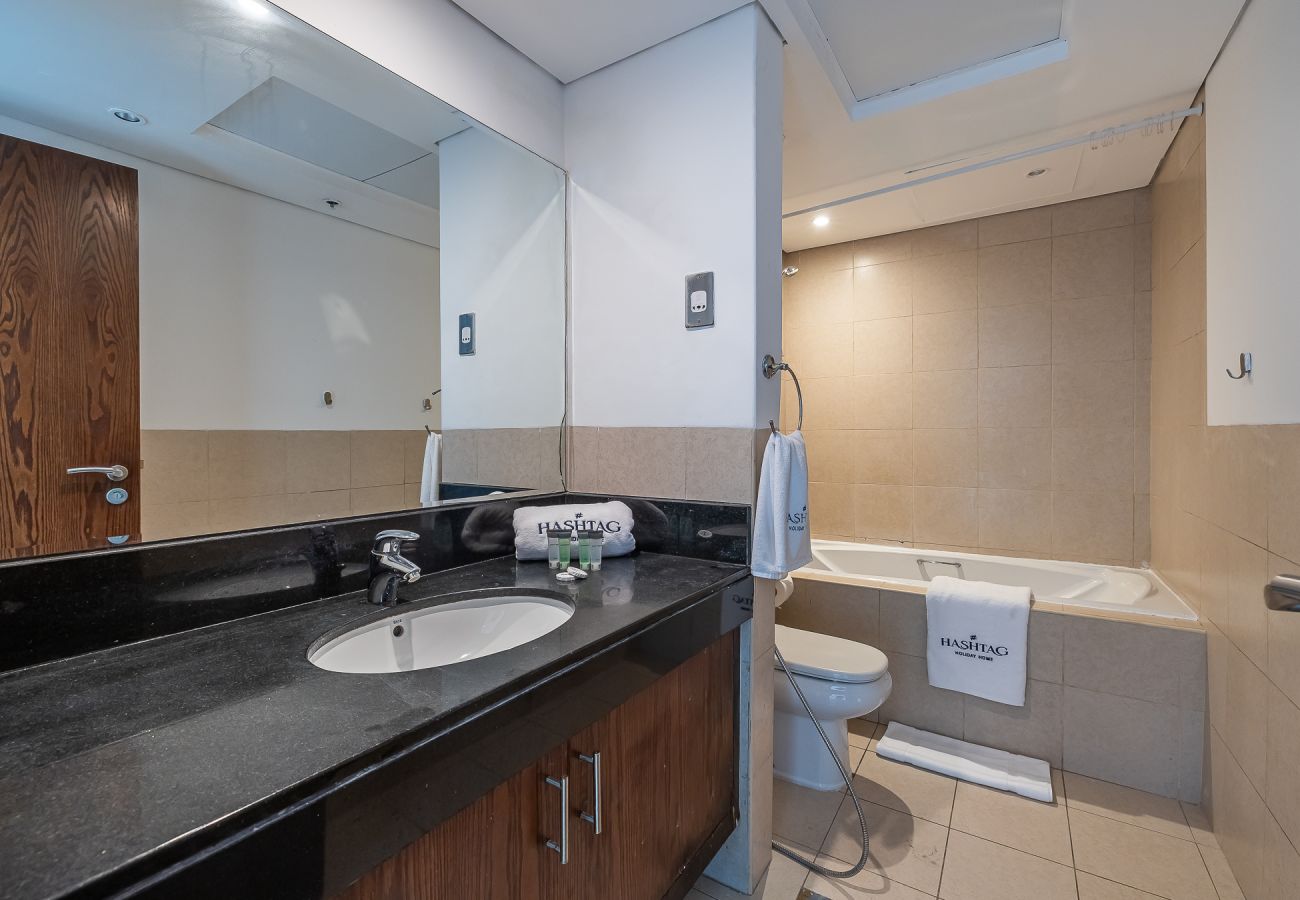 Апартаменты на Dubai - Studio Next to Burj Khalifa / Large Balcony With City View