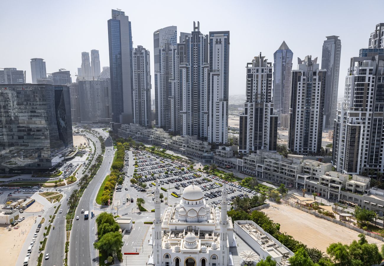 Апартаменты на Dubai - Studio Next to Burj Khalifa / Large Balcony With City View