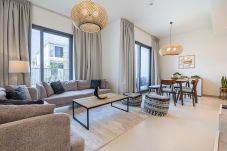 Таунхаус на Dubai - Newly furnished 3BDR Villa I with Garden / B329