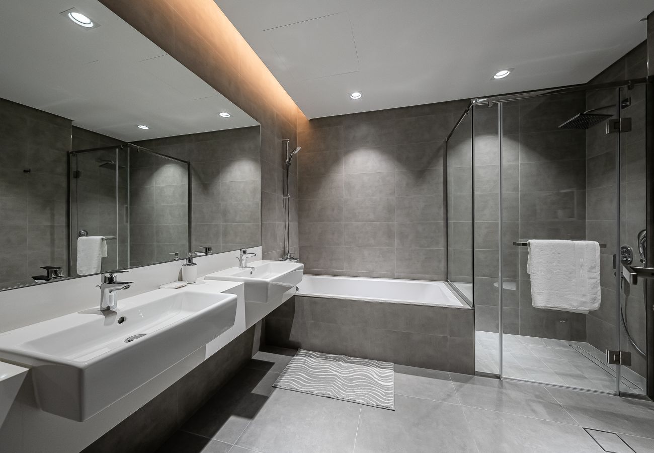 Апартаменты на Dubai - Spacious Crystal Lagoons View I MBR I 3BDR + Maid Room 