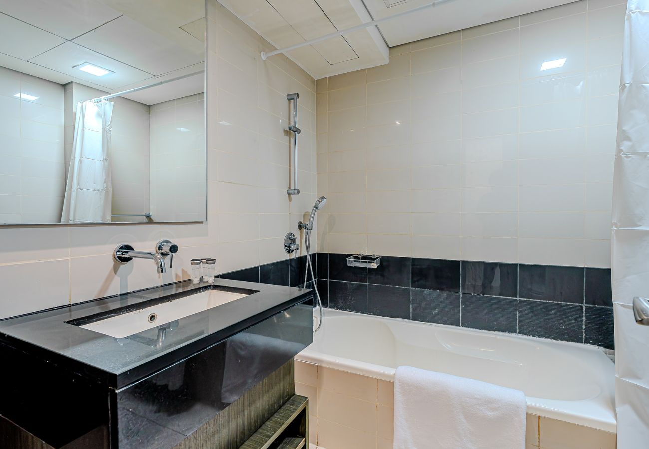 Апартаменты на Dubai - Stylish 2-Bedroom Apartment with Iconic Views | The Lofts, Downtown Dubai