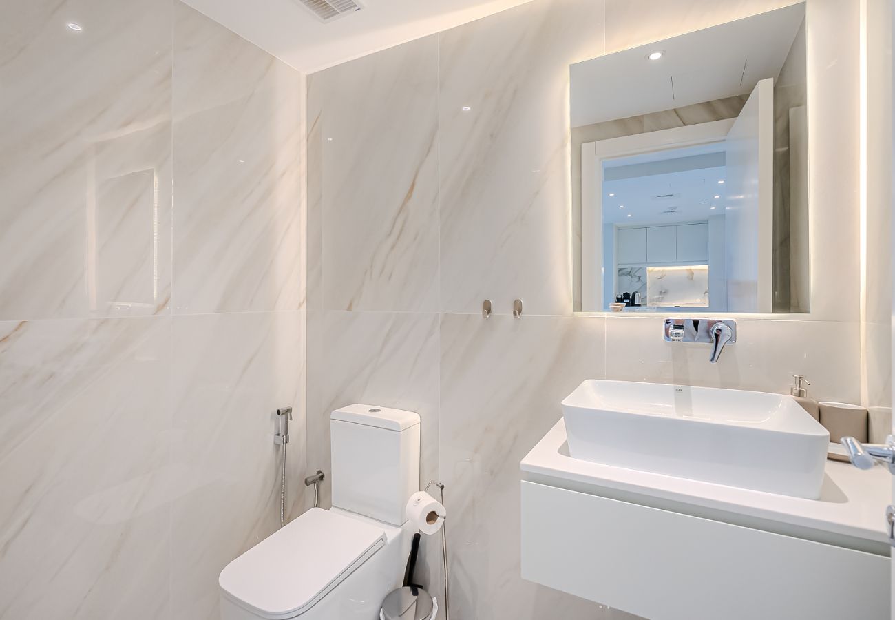Апартаменты на Dubai - Newly renovated 1 BDR apartment in Dubai Marina