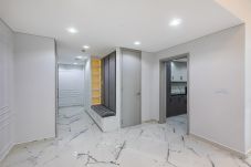 Апартаменты на Dubai - Renovated 2 BDR apartment in Downtown Dubai