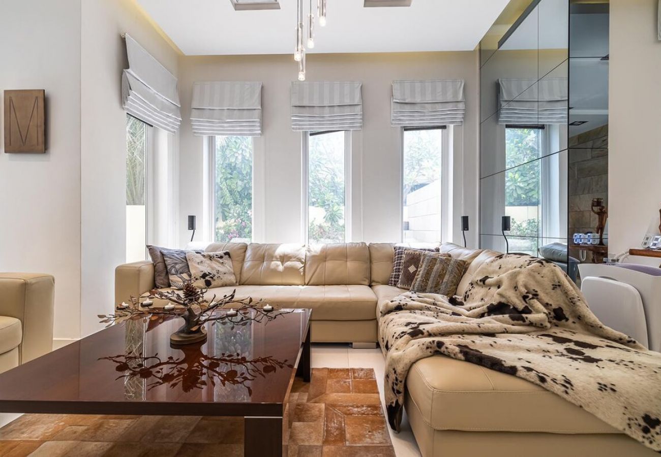 Villa in Dubai -  Luxury Villa in The Springs with Private Garden 