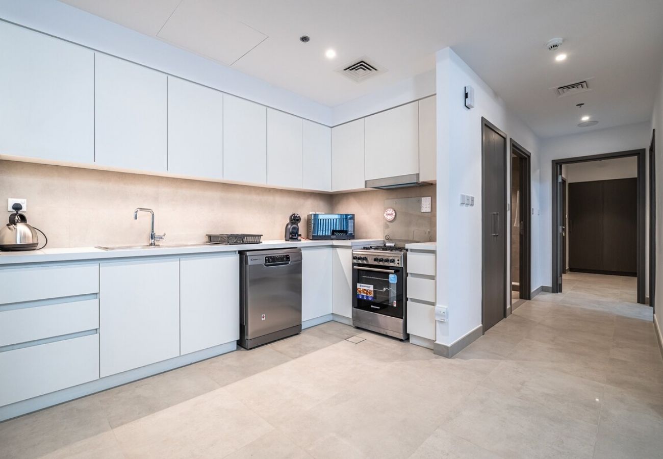 Apartment in Dubai - HHH - Spacious 2BDR Apartment  / Lagoons View / Close to the Airport 