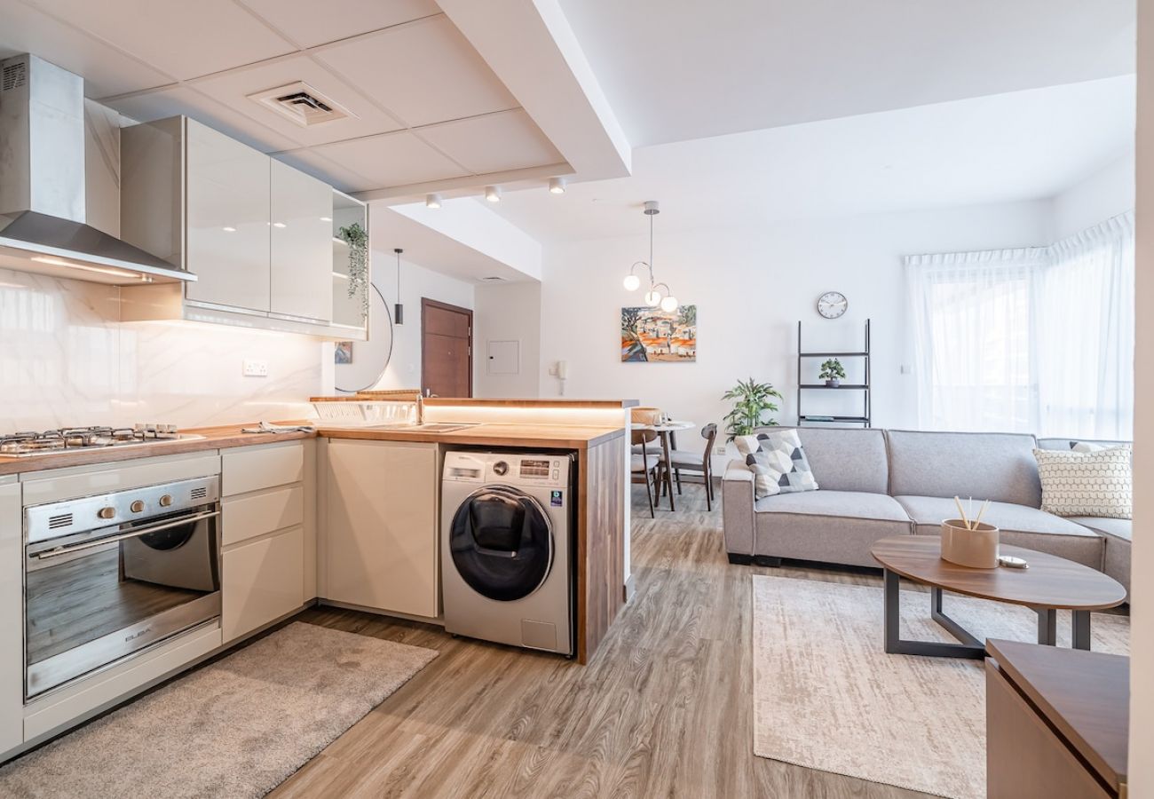 Apartment in Dubai - 1BDR apartment with Dubai Marina view/close to JBR 