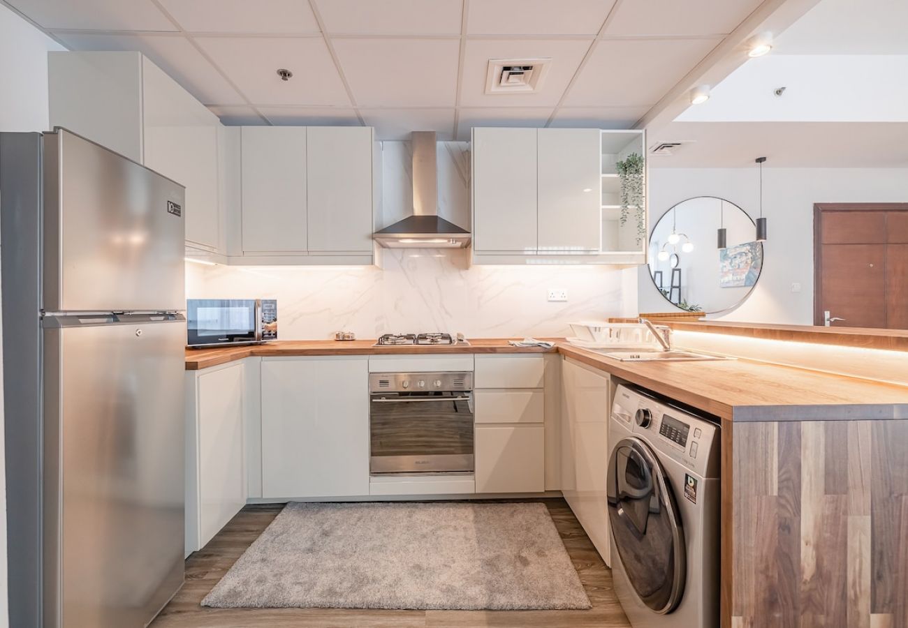 Apartment in Dubai - 1BDR apartment with Dubai Marina view/close to JBR 