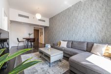 Apartment in Dubai - Beautiful 1Bedroom Apartment / J8