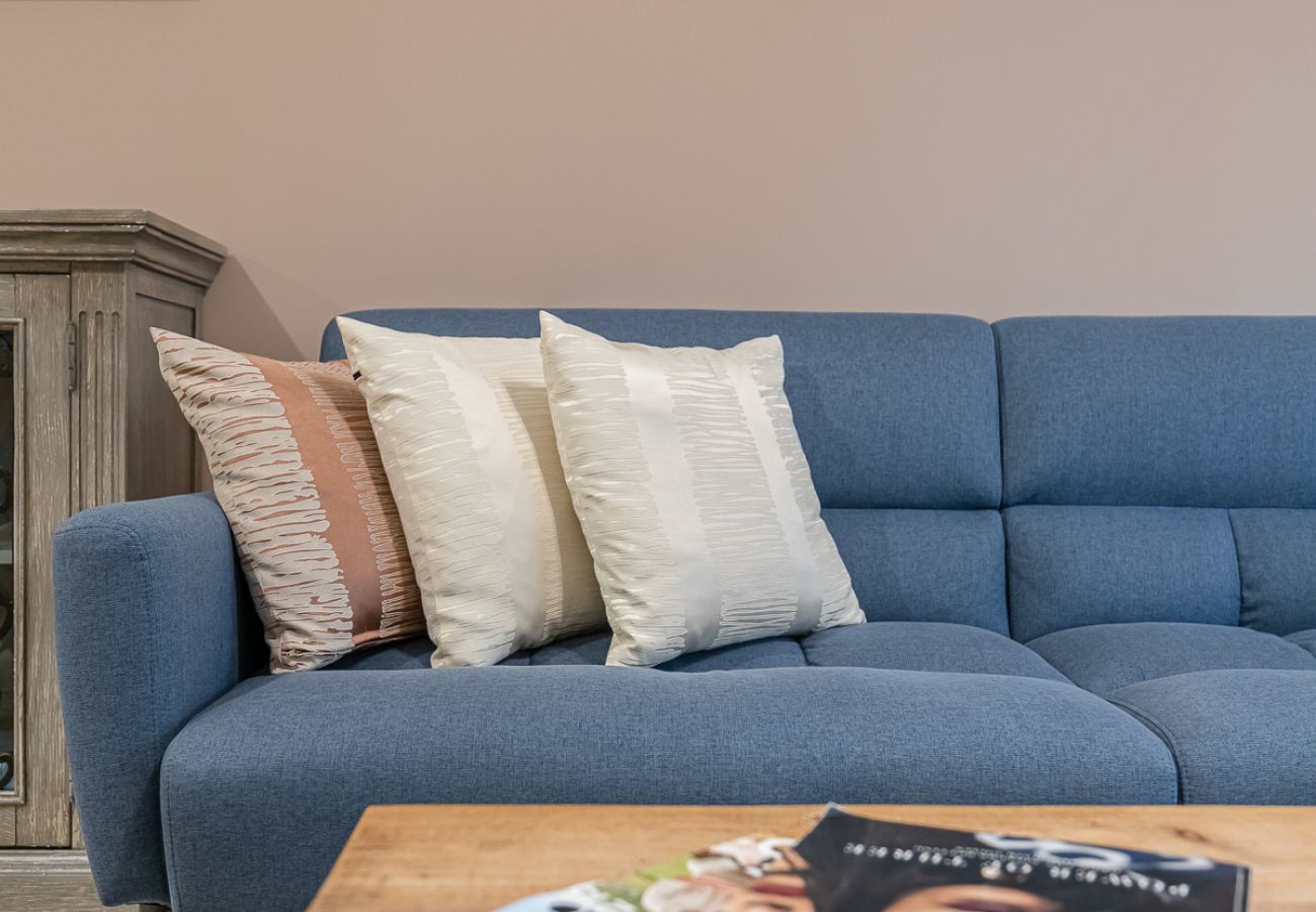 Apartment in Dubai - Beautiful 1 Bedroom Apartment/Close to Dubai Mall