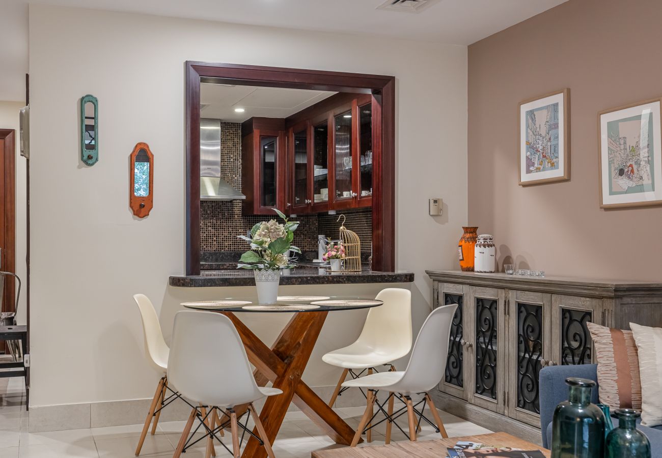 Apartment in Dubai - Beautiful 1 Bedroom Apartment/Close to Dubai Mall