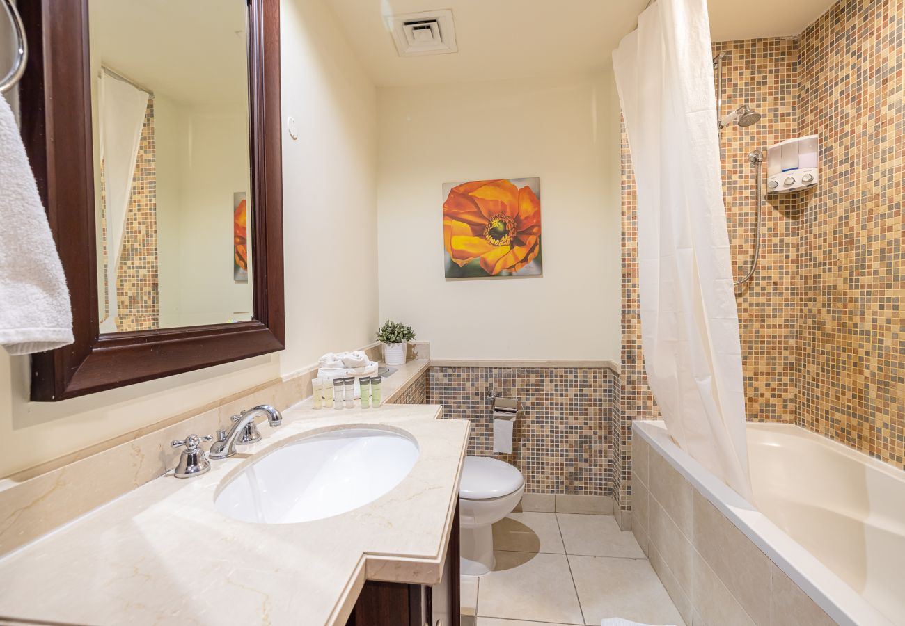 Apartment in Dubai - Beautiful 1 Bedroom Apartment/Close to Dubai Mall